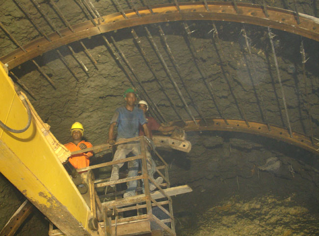 Shotcrete Support and Walls on a Tunnel Project